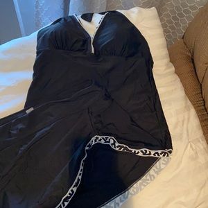 2piece halter top with built in padding. Swim skirt w/panty. Worn once.